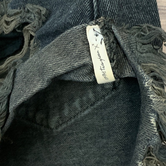 One x One Teaspoon distressed shorts - Picture 2 of 7